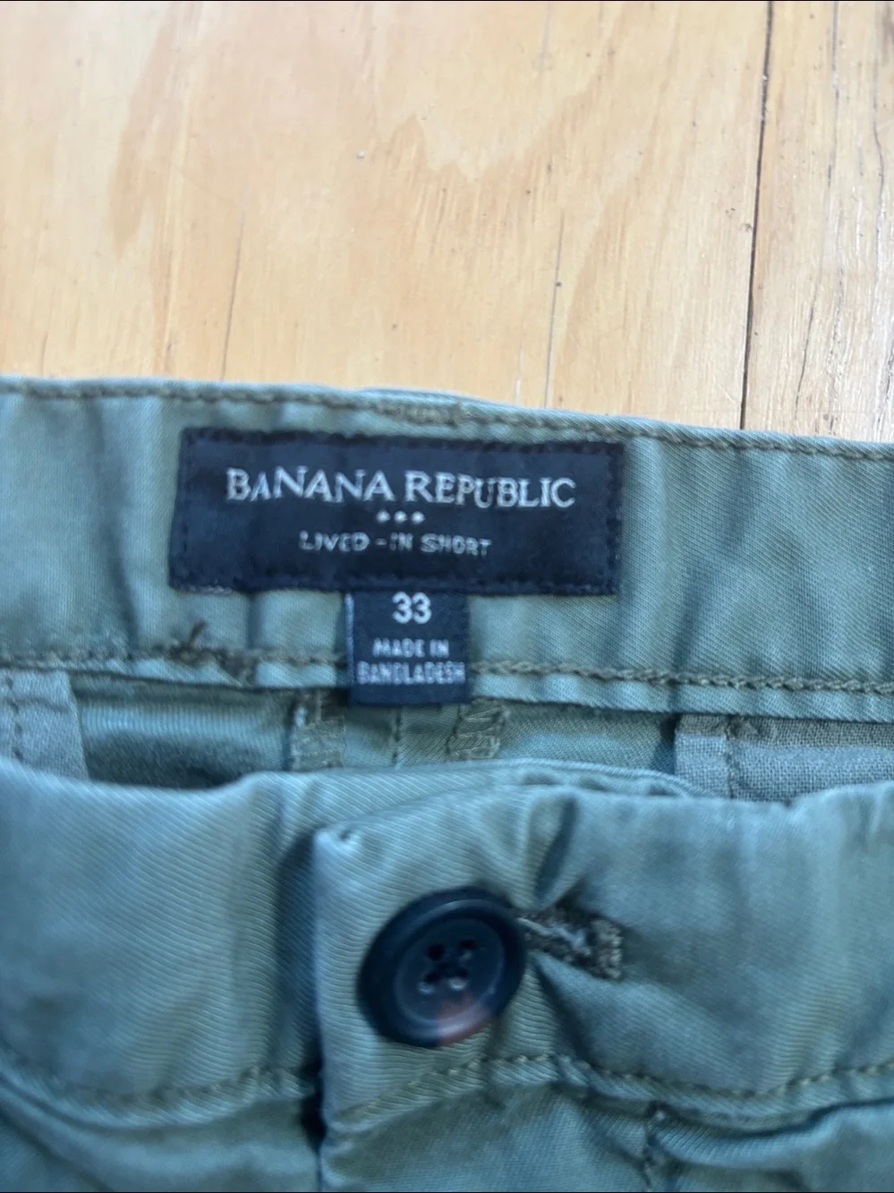Banana Republic khaki green shorts size 33